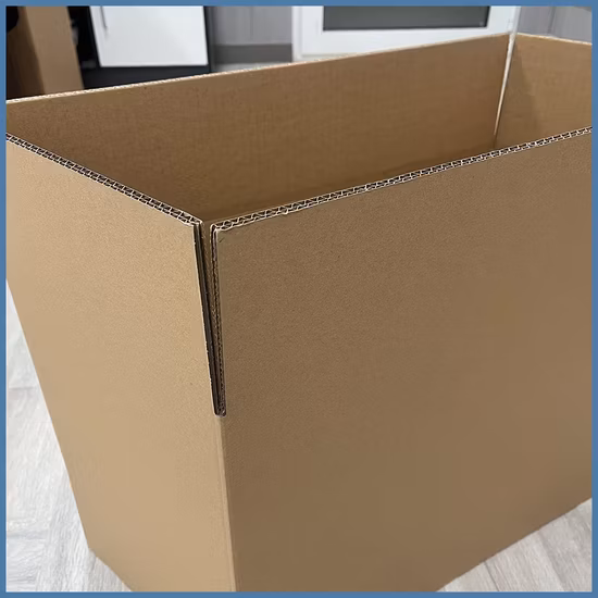 Automatischer Flexodrucker, der Maschine zum Schneiden von Verpackungen und Wellpappenkartons druckt